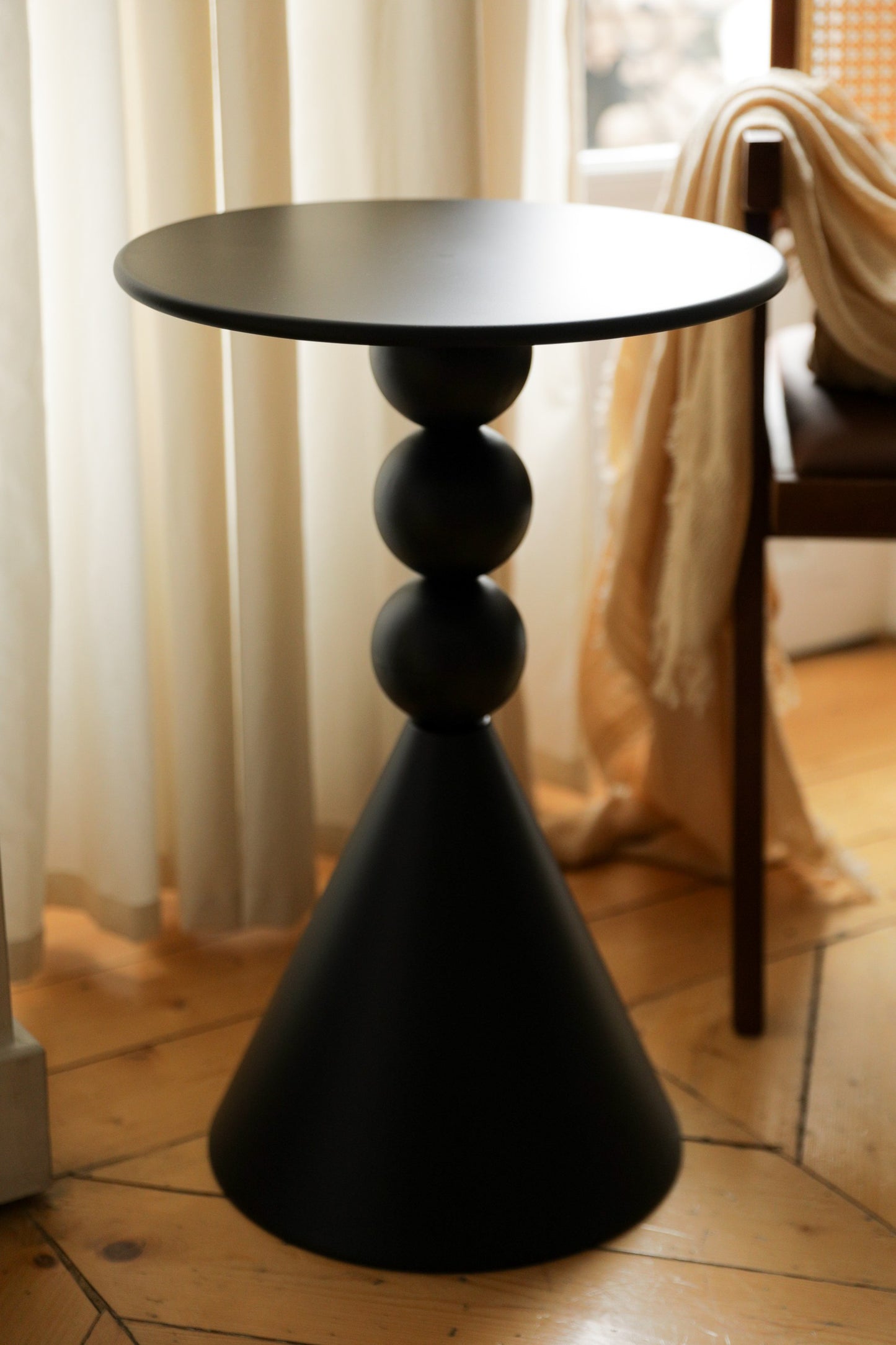 Sfera Side table