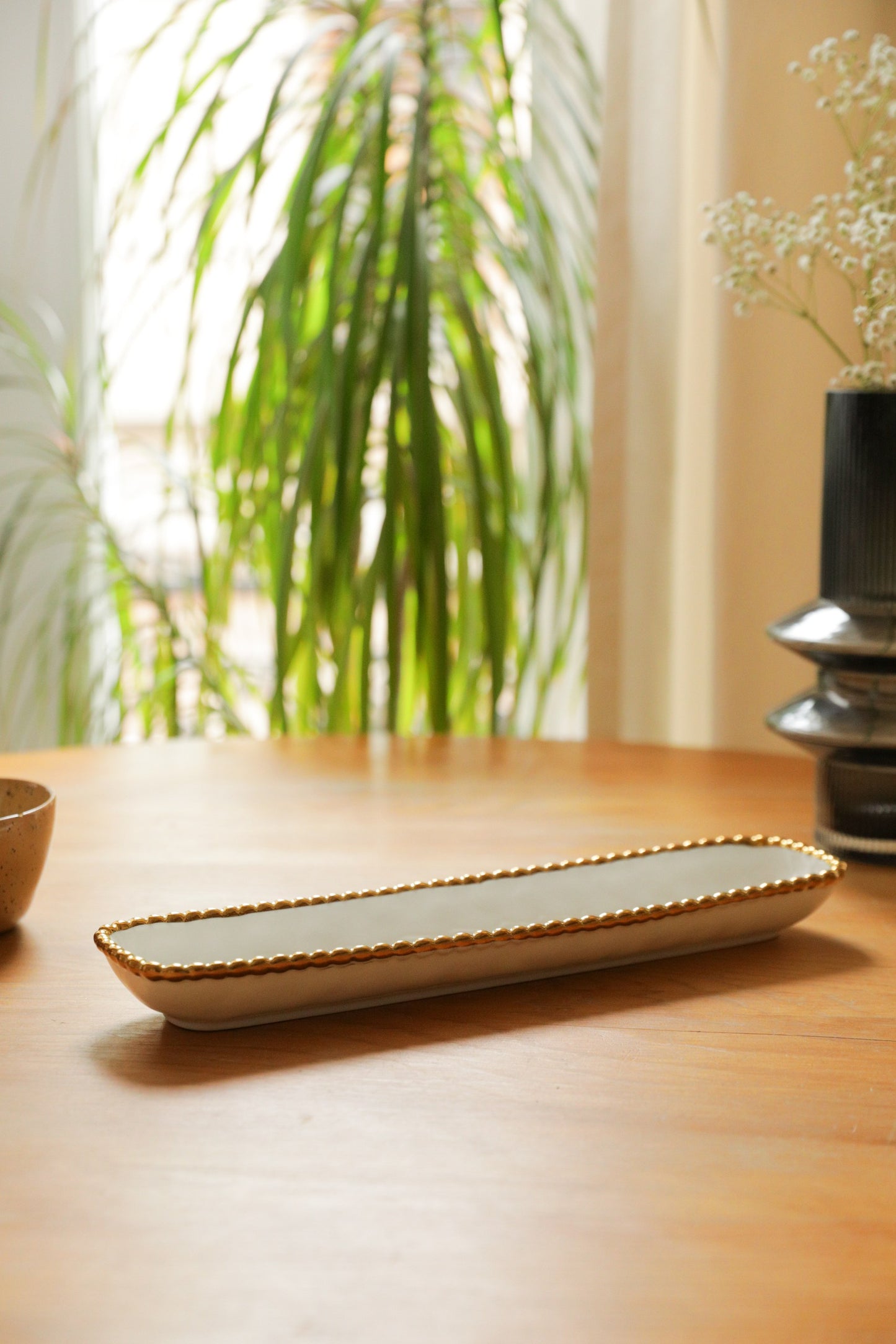 طبق تقديم مزين بالخرز - نحيف