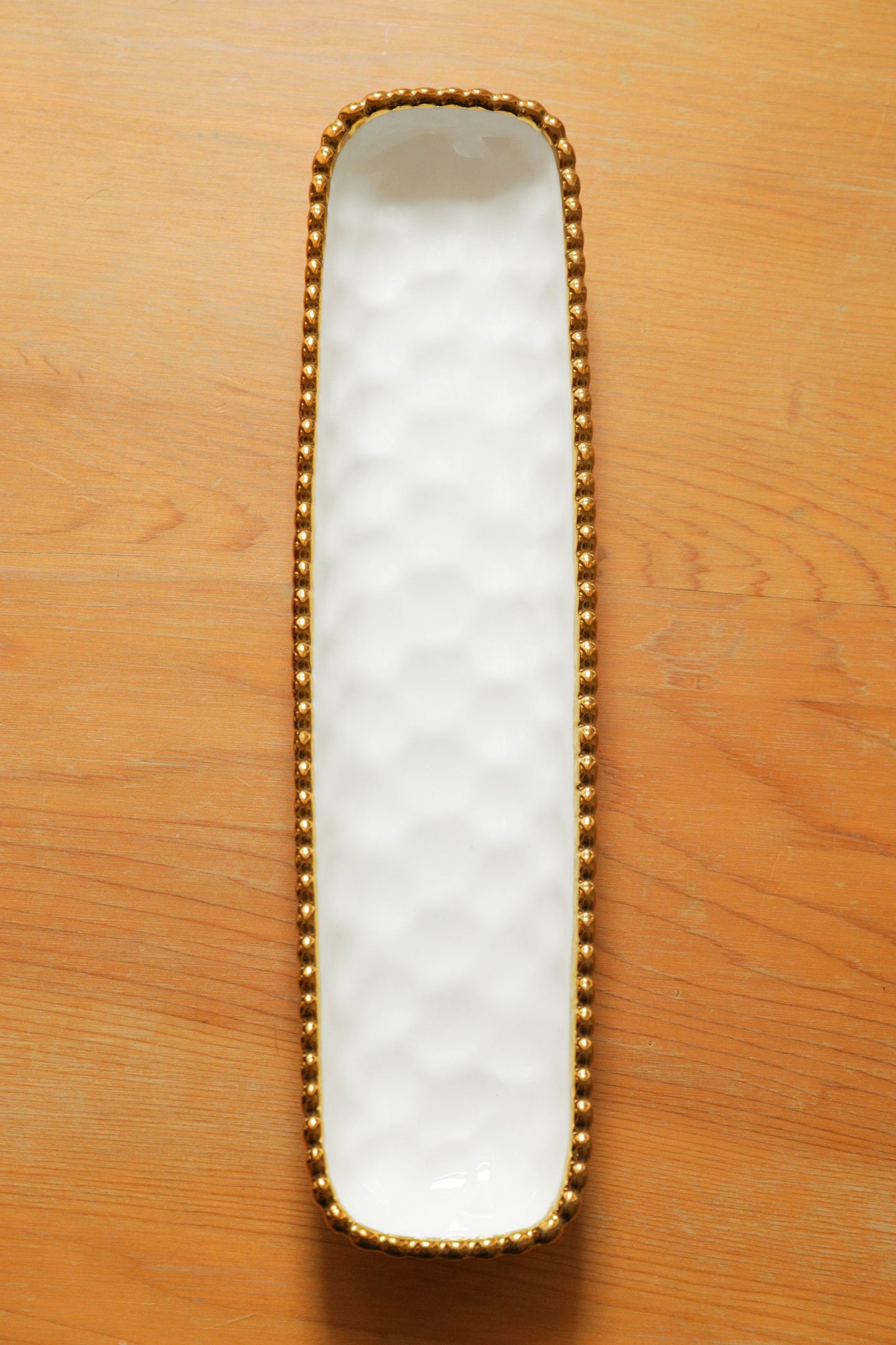 طبق تقديم مزين بالخرز - نحيف